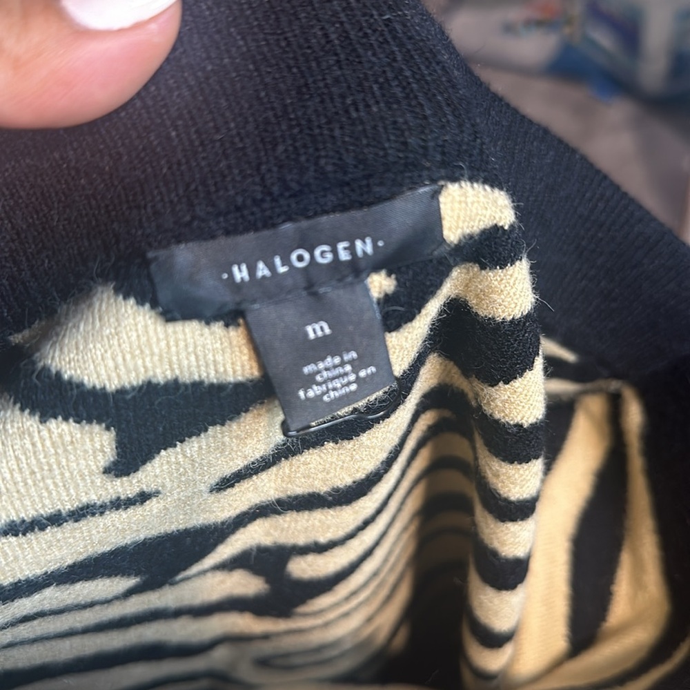 Halogen Sweater Skirt In Black- Beige Tiger Pattern MIDI - Picture 4 of 6